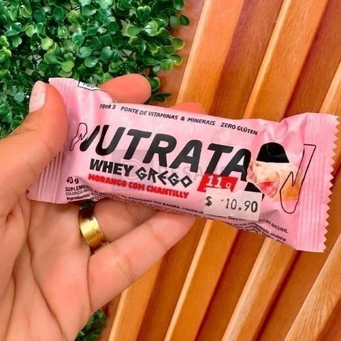 Barra Whey Grego 40g Display com 12 unidades Morango com Chantilly Nutrata
