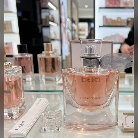 Perfume Feminino Eau de Parfum, Fragrância Floral Gourmand Inebriante com Íris Nobre e Baunilha, Aroma de Felicidade e Feminilidade, La Vie Est Belle Lancôme, Frasco com 30ml