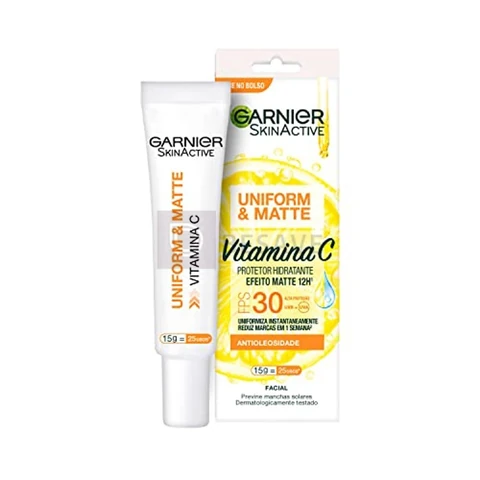 Garnier Uniform & Matte Protetor Hidratante Facial com Vitamina C e Ação Antioxidante, Controla a Oleosidade e Reduz Marcas, Efeito Matte 12h, FPS 30, 15ml