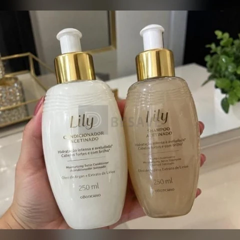 Kit Shampoo e Condicionador Lily para Hidratação de Cabelos