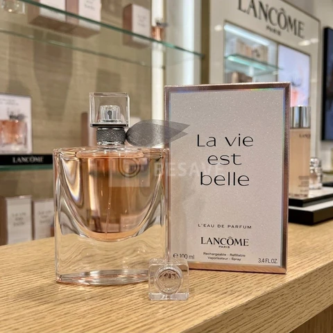 Perfume Feminino L' Eau de Parfum Fragrância Floral Gourmand Inebriante com Notas de Íris Nobre, Baunilha e Pralinê La Vie Est Belle Lancôme, Frasco com 100ml