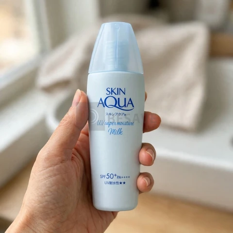 SKIN AQUA® Super Moisture Milk 40g - Protetor Solar Facial sem cor FPS50 com Ácido Hialurônico e Textura Leve