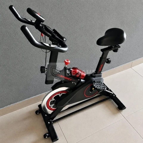 Bicicleta Ergométrica Bike Spinning Para Exercícios Com Volante e Display LCD