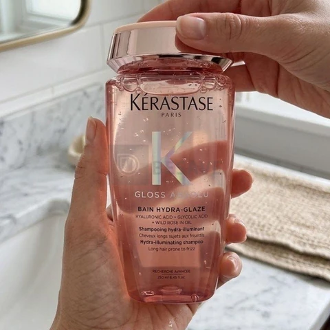 Kérastase, Bain Shampoo, Gloss Absolu, Hydra Glaze, Ação Anti-frizz com Ácido Hialurônico, Ácido Glicólico e Óleo De Rosa Silvestre, Potencializa o Brilho 250ml