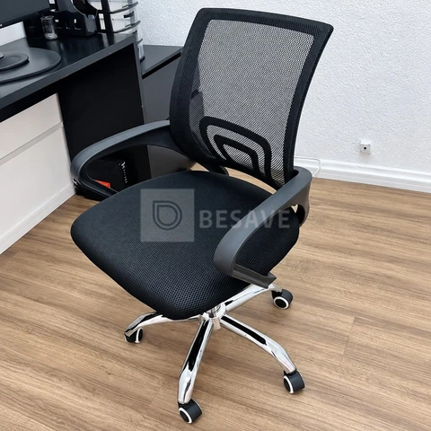 Cadeira Office Giratória Ergonômica Preta com Rodízios e Ajuste de Altura Kazalinda