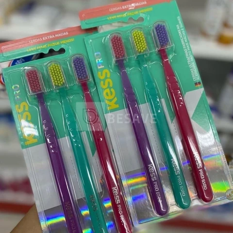 Kess, Pack com 3 Escovas Dentais Pro Extra Macias, Cores Sortidas
