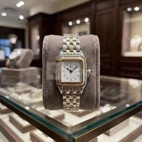 Relógio Feminino Quadrado Dourado e Prata Boxy Bicolor Gold Fundo Branco