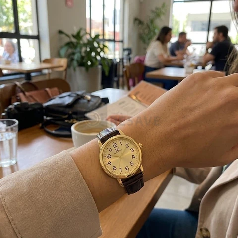 Relógio Saint Germain Houston Feminino Analógico Marrom Dourado Com Pulseira de Couro Sintético