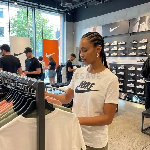 Camiseta Nike Sportswear Essentials Feminina