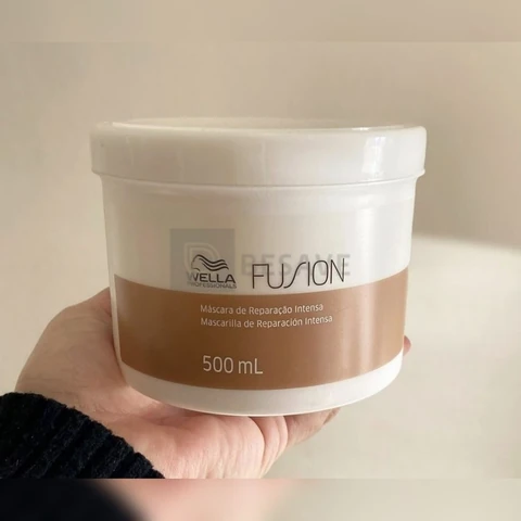 Máscara Wella Fusion Reconstrutora 500ml Cabelo Forte e Revitalizado