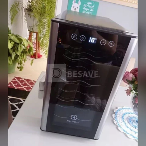 Adega De Vinho Climatizada Electrolux 8 Garrafas Acb08